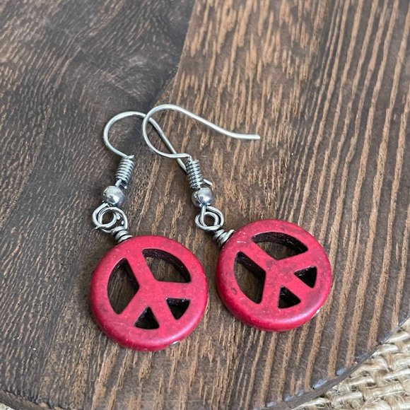 Minimalist Howlite Red Peace Sign Hippie Dangle Drop Fish Hook Earrings 1 3/8” - Picture 3 of 4